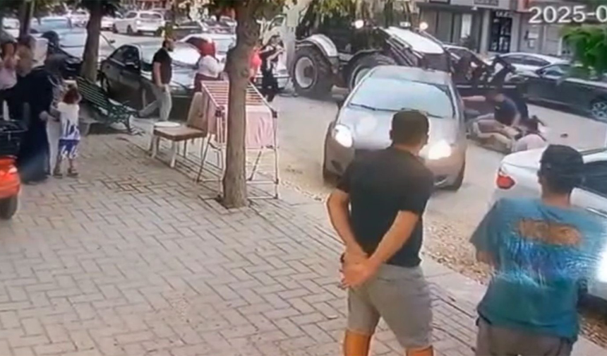 Eskişehir’de Kepçe Facia Yarattı! 5 Aracı ve Yayaları Ezdi