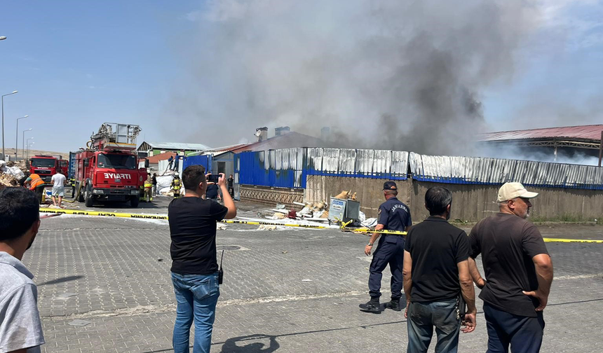 Eskişehir’deki Büyük Yangın 2 Fabrikaya Daha Sıçradı
