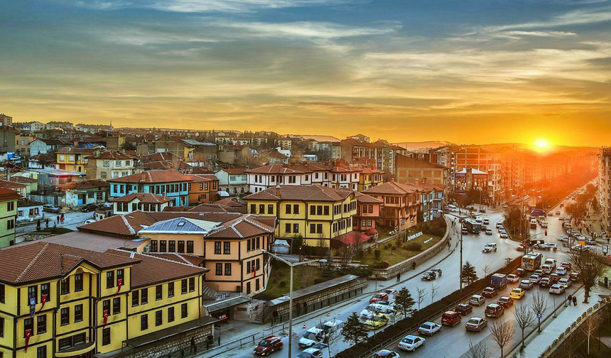 Eskişehir'in Geleceği 10 Bin Kişinin Oylarıyla Belli Oluyor
