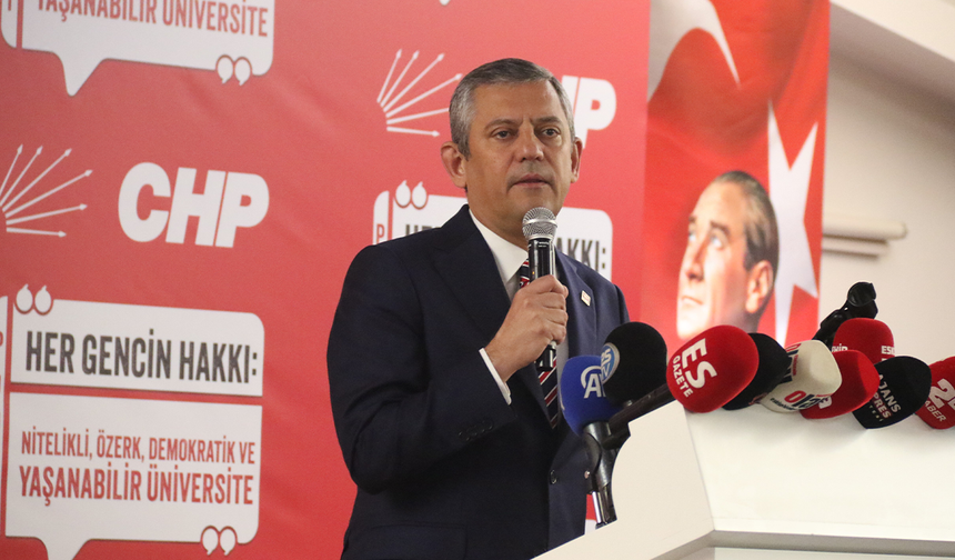 CHP Lideri Özgür Özel Eskişehir'de Gençlerle Bir Araya Geldi