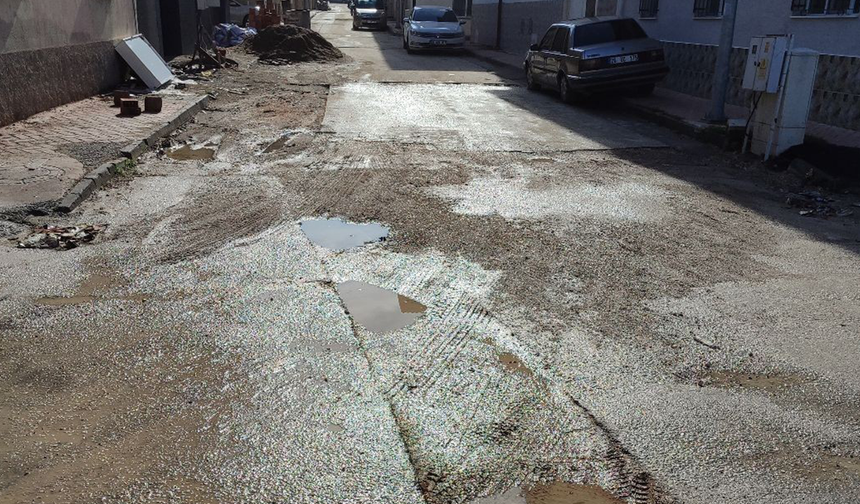 Eskişehir’de Belediyenin Unuttuğu Çukurları Halk Onarıyor!