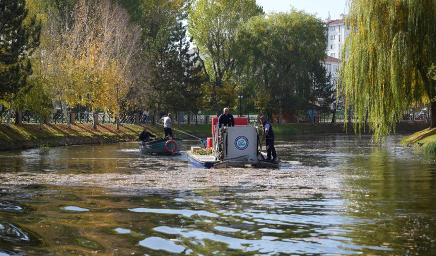 Eskişehir’in Simgesi Porsuk Çayı’nda Çalışmalar Sürüyor!
