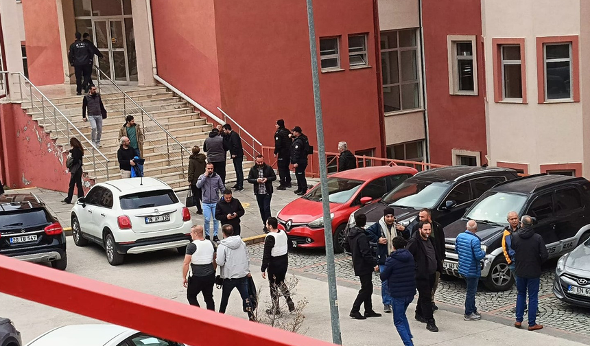 Üniversitede Silahlı Rehine Krizi Paniğe Neden Oldu!