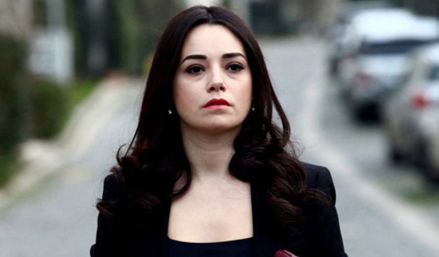 Ünlü Oyuncu Özgü Namal Çocuklarıyla Trafik Kazası Geçirdi!