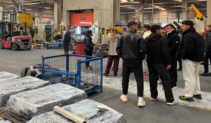 Eskişehir’de Öğrenciler Üretimi Yerinde Öğreniyor