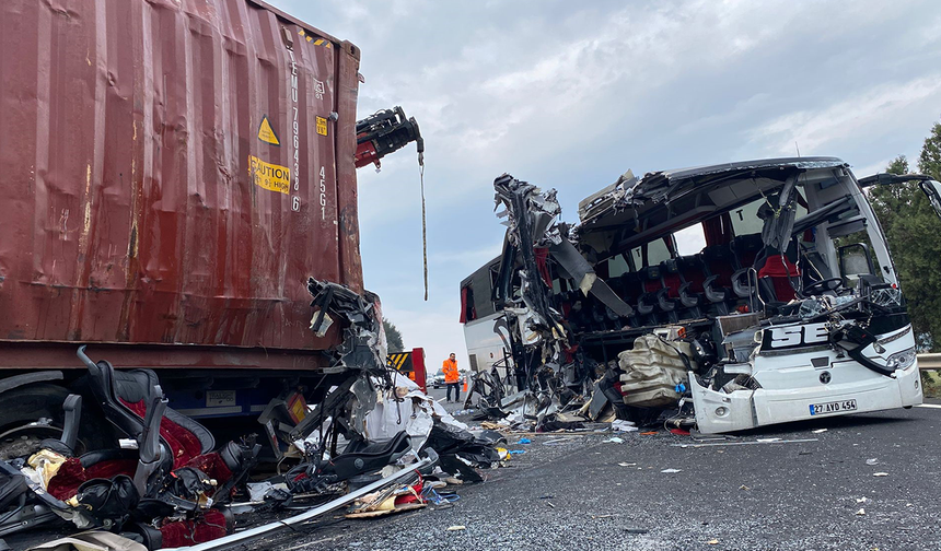 Otobüs Kazasında Hayatını Kaybedenlerin İsimleri Belli Oldu