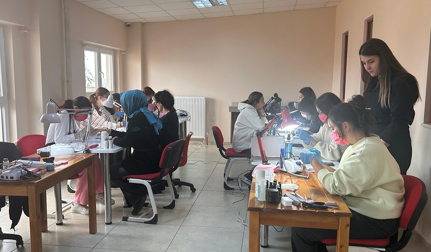 Türkiye’nin Kamuya Ait İlk Protez Tırnak Atölyesi Eskişehir’de Açıldı!