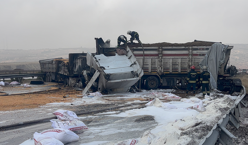 TAG Otoyolu Adeta Savaş Alanına Döndü! 3 Tır Alev Alev Yandı