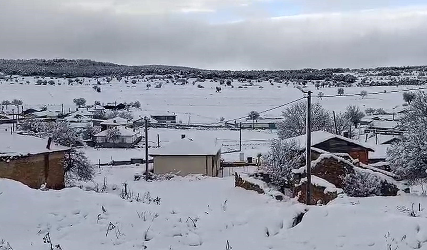 Eskişehir'de Bir İlçede Kar Kalınlığı 35 Santimetreyi Geçti!