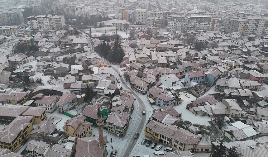 Eskişehir’de Kar Yağışı Şehir Merkezinde Görsel Şölen Sundu!