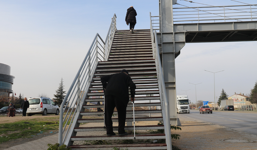 Eskişehir’de Mahallenin Ortasından Geçen Çevre Yolu Hayatı Zorlaştırıyor