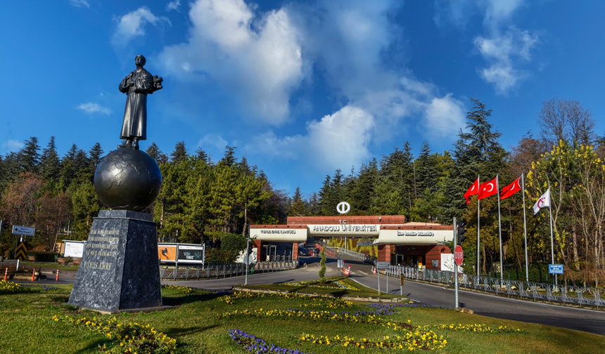 Anadolu Üniversitesi'ne Eğitime Katkı Ödülü!