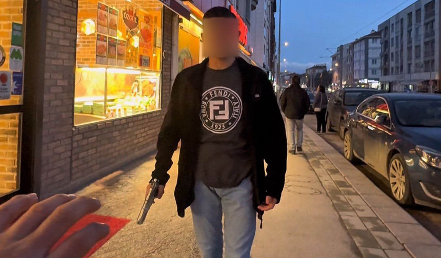 Eskişehir’de Fotoğrafçıya Oyuncak Silah Çeken Şahsa Ceza!