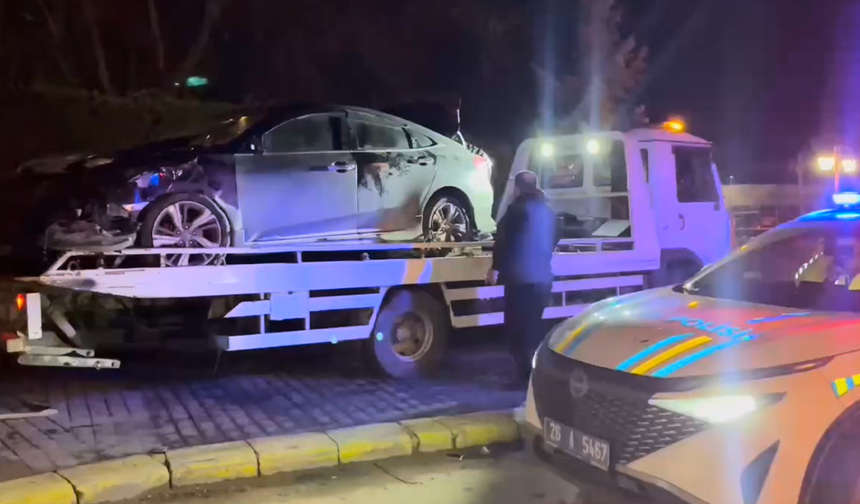 Eskişehir’de Kaldırıma Çıkan Araç Önüne Çıkan Her Şeyi Ezdi Geçti!