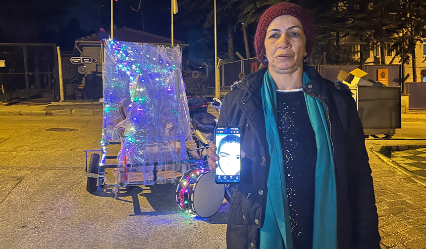 Eskişehir’de Rengarenk Davuluyla Torununa Umut Oluyor!