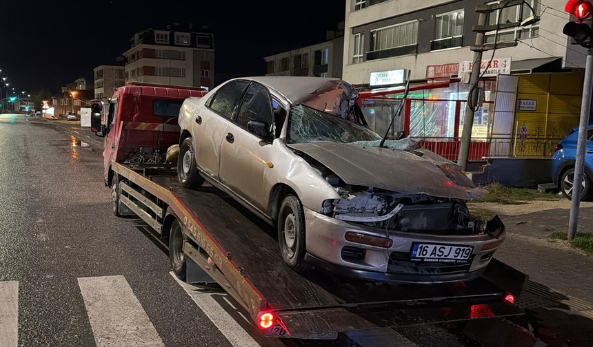 Eskişehir’de Tıra Çarpan Sürücü Araçtan Güçlükle Çıkarıldı!