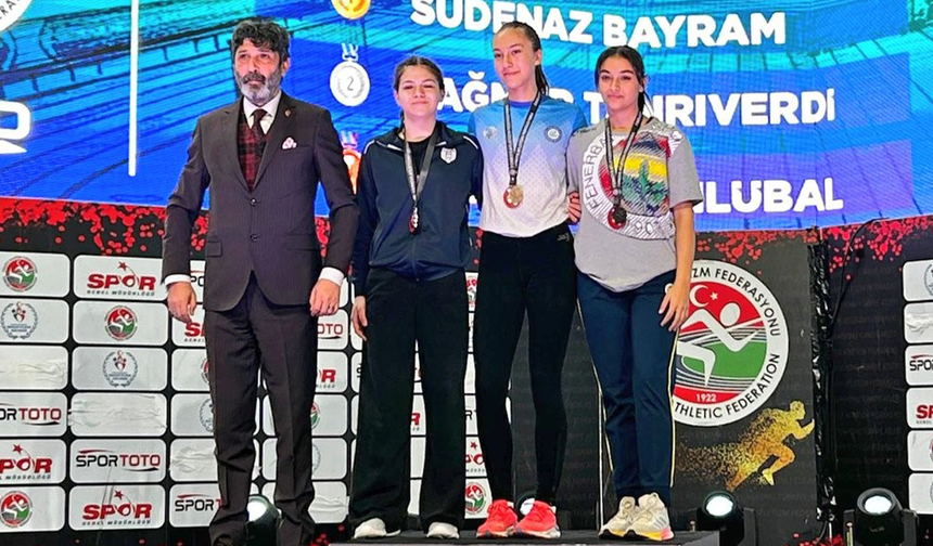 Eskişehirli Sporcu Sırıkla Atlamada Türkiye Şampiyonu Oldu!