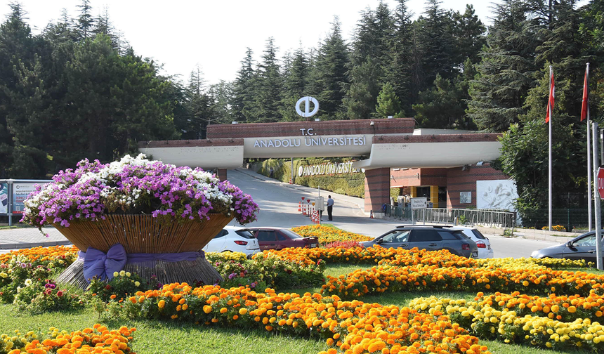 Anadolu Üniversitesi’nde Dijital Habercilik ve Yapay Zeka Eğitimi Başlıyor!