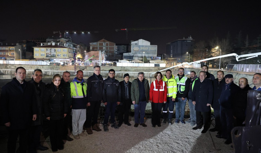 Başkan Ünlüce'den Sabah Mesaisi! 5 Bin Metreküp Beton Dökümü!