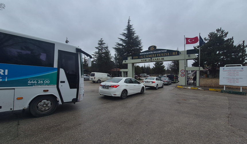 Eskişehir Asri Mezarlık'ta Bayram Yoğunluğu Başladı!