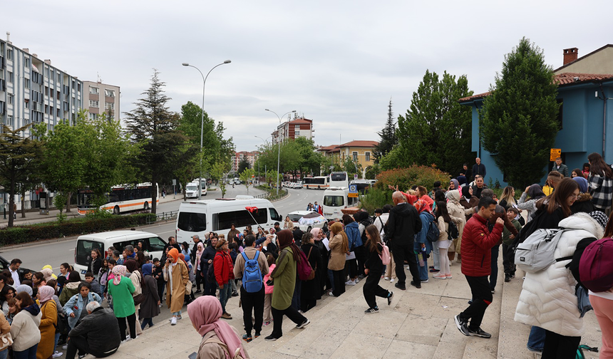 Eskişehir Bayram Tatilinde Adeta Turist Akınına Uğradı!