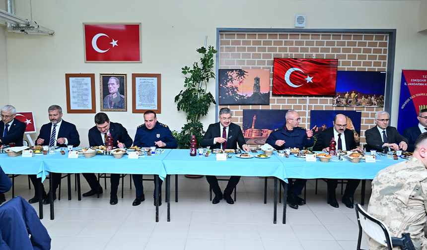 Eskişehir Valisi Yılmaz Mehmetçikle İftar Sofrasında Buluştu