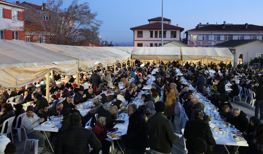 Eskişehir’de 12 İlçede İftar Sofraları Binlerce Kişiyi Ağırladı!