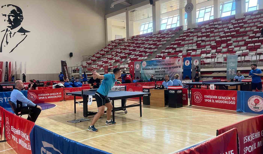 Eskişehir’de 120 Sporcu Masa Tenisi Yarışmasında Kıyasıya Mücadele Etti!