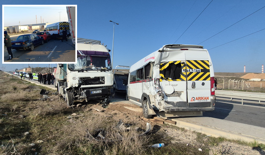 Eskişehir'de 5 Aracın Karıştığı Feci Kazada Çok Sayıda Yaralı Var!