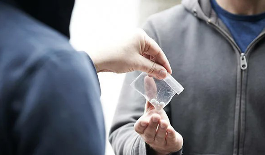 Eskişehir'de 994 Adet Yasaklı Ecza Hapı Ele Geçirildi!