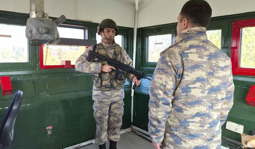 Eskişehir’de Bayram Nöbetindeki Mehmetçiğe Duygusal Sürpriz!