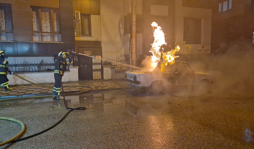 Eskişehir’de Park Halindeki LPG’li Araç Alev Alev Yandı
