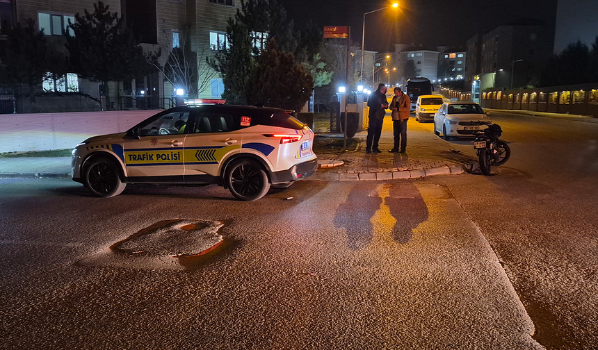 Eskişehir’de Servisle Çarpışan Motordaki 2 Kişi Yaralandı!