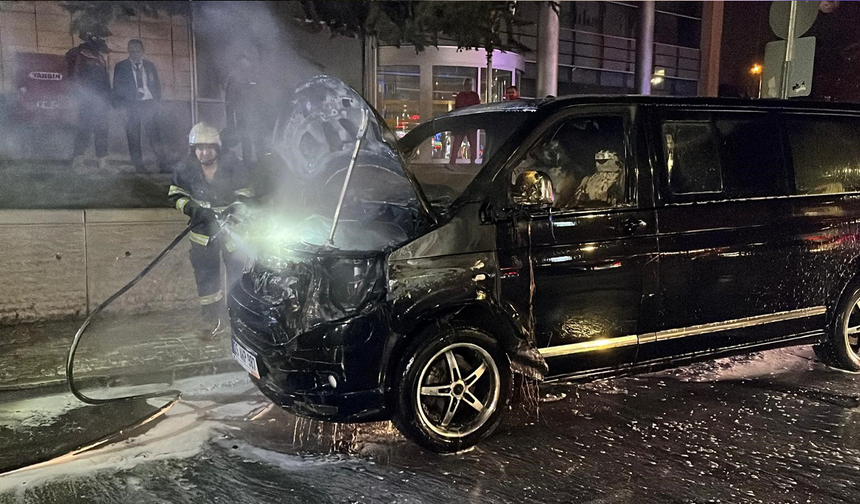 Eskişehir'de Seyir Halindeki Araç Aniden Alev Topuna Döndü!