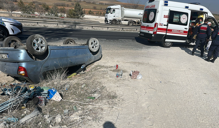Eskişehir’de Takla Atan Otomobildeki 2 Kişi Yaralandı!