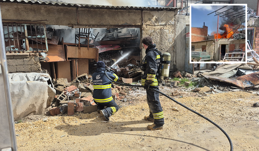 Eskişehir’de Yangın Paniği! Mobilya Deposu Adeta Küle Döndü!