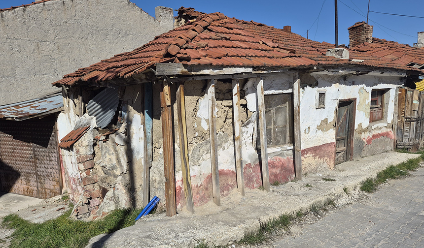 Eskişehir’deki Metruk Yapılar Herkes İçin Tehlike Saçıyor!