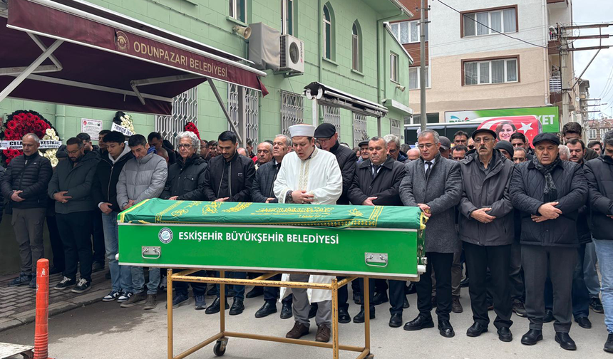 Gazeteci Özge Zaim’in Babası Mehmet Zaim Son Yolculuğuna Uğurlandı!