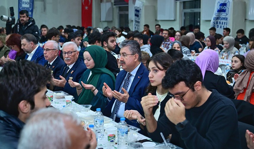 Vali Yılmaz ESO İftarında Öğrenciler ve Gazilerle Buluştu!