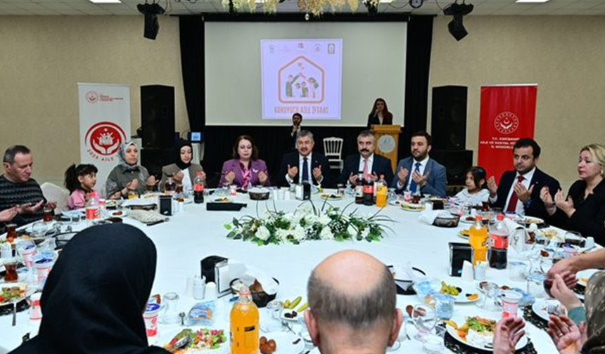 Vali Yılmaz Koruyucu Ailelerle İftar Sofrasında Buluştu