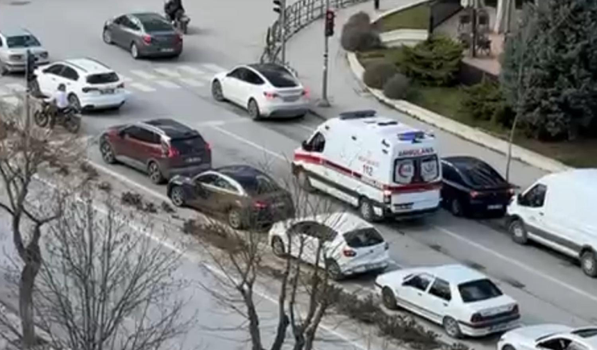 Eskişehir Trafiğinde Sürücülerden Örnek Davranış!