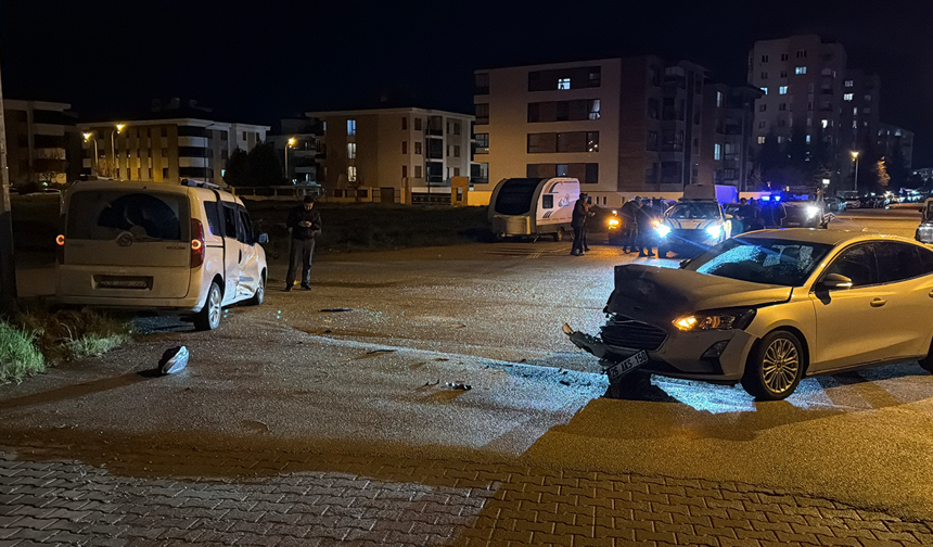 Eskişehir’de Alkollü Sürücü ile 15 Yaşındaki Ehliyetsiz Sürücü Çarpıştı!