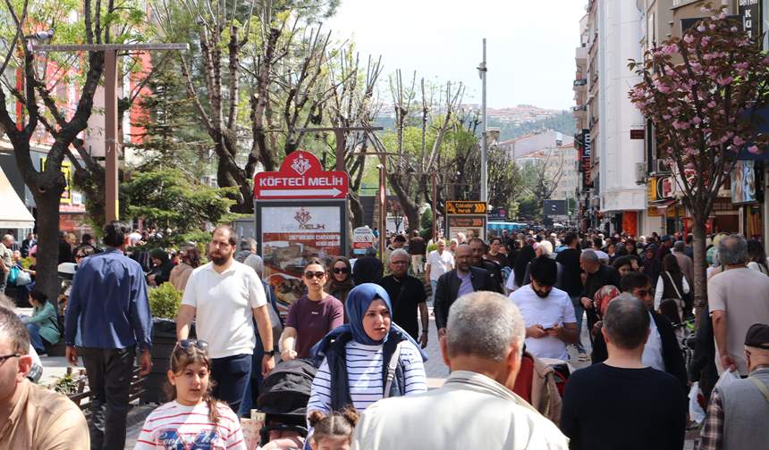 Eskişehir’de Baharla Birlikte Şehirde Yoğunluk Arttı!