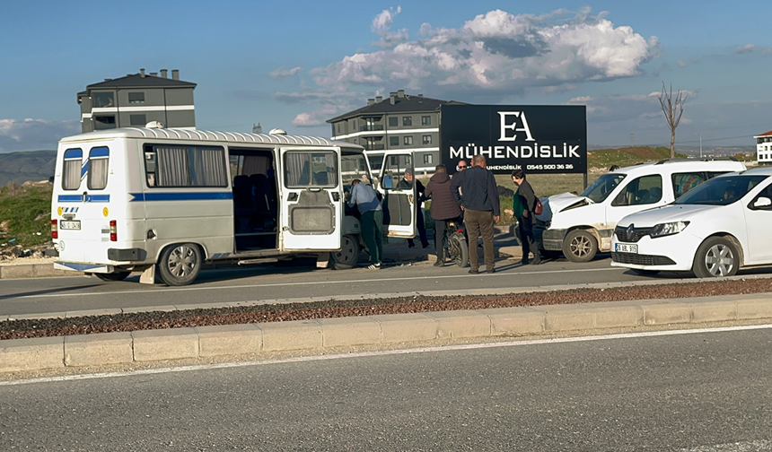 Eskişehir’de Bir Zincirleme Kaza Daha! 4 Kişi Yaralandı!