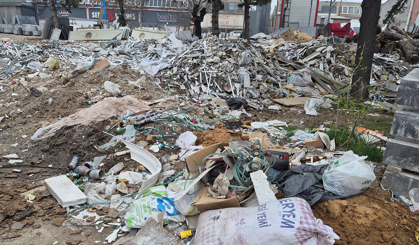 Eskişehir’de Çirkin Görüntü! Boş Alanlar Atıklarla Doldu!