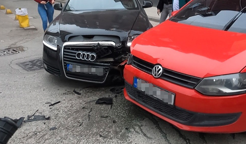 Eskişehir'de İki Aracın Çarpıştığı Kaza Ucuz Atlatıldı!