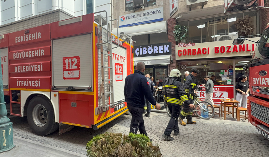 Eskişehir’de İş Hanından Yükselen Dumanlar Paniğe Neden Oldu!