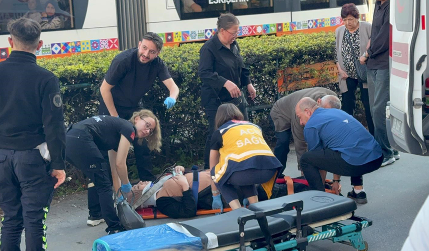 Eskişehir’de Kaldırıma Çıkan Araç Yayayı Ezdi!