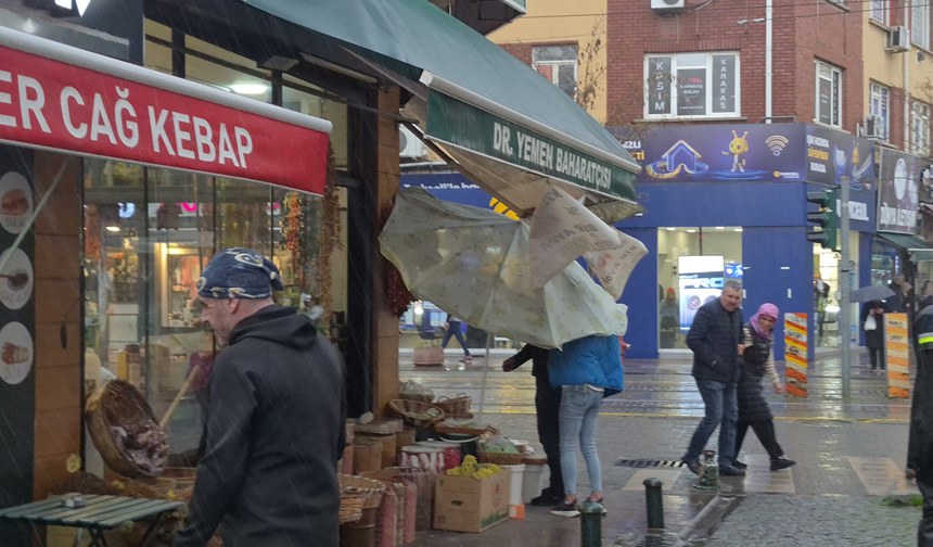 Eskişehir’de Kuvvetli Fırtına Vatandaşlara Zor Anlar Yaşattı