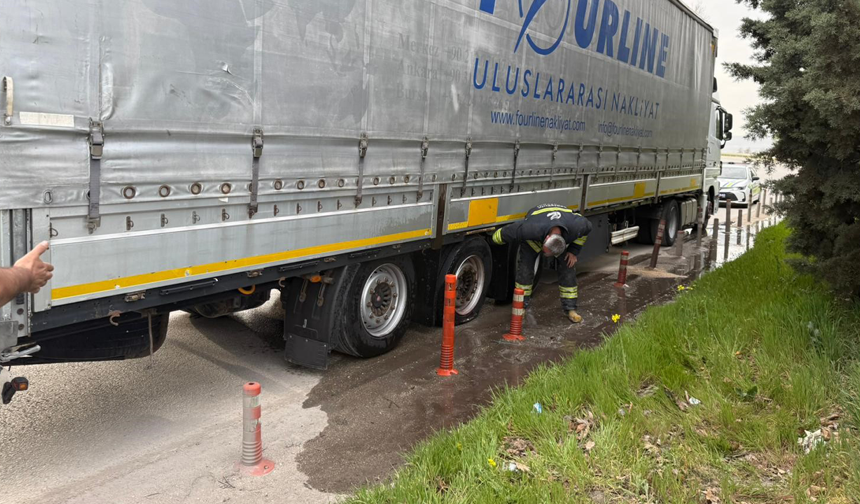 Eskişehir’de Lastiği Patlayan Tır Faciadan Kıl Payı Kurtuldu